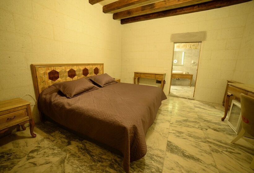 سوییت, Crassus Cave