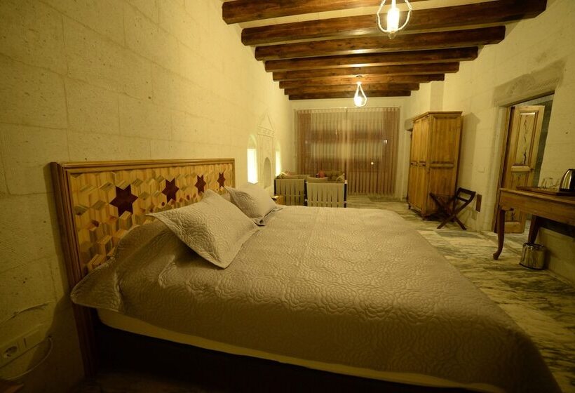 سوییت, Crassus Cave