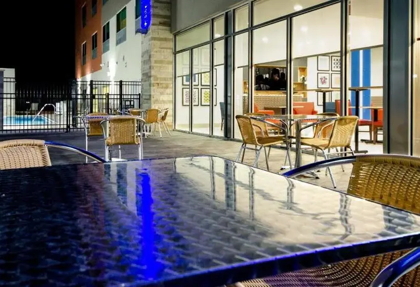Standard-huone, Holiday Inn Express & Suites Taylor, An Ihg