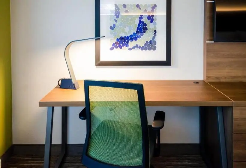 Sviitti Liikuntarajoitteisille, Holiday Inn Express & Suites Taylor, An Ihg