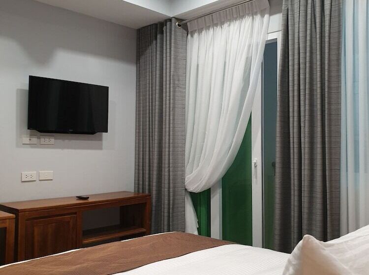Quarto Superior, Leez Inn Makati