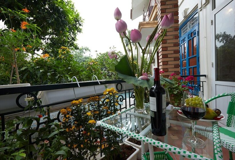 اتاق لوکس سه تخته, Lucky Budda Inn Villa