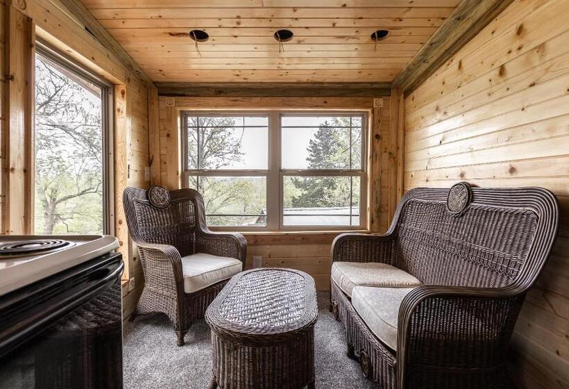 Номер Deluxe с Балконом, Meramec River Resort