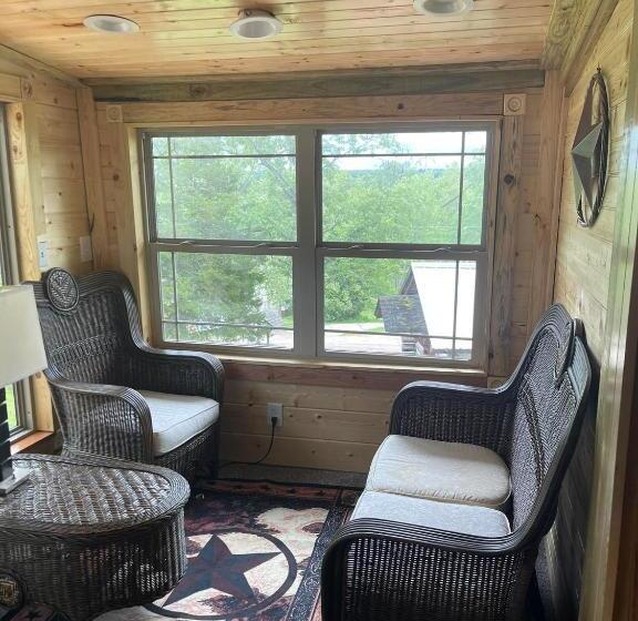 غرفة ديلوكس مزودة بشرفة, Meramec River Resort