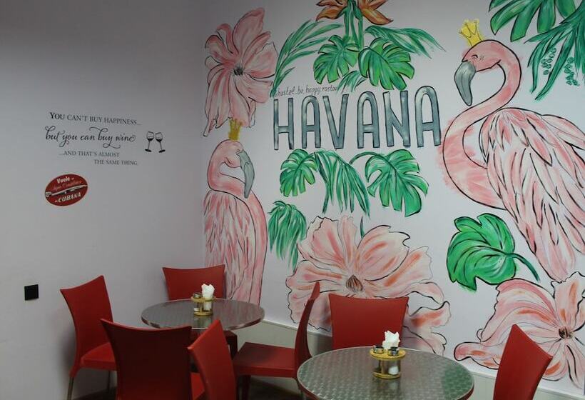 سرير فى غرفة مشتركه, Boutique Hostel Be Happy