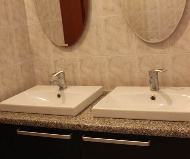 سرير فى غرفة مشتركه, Boutique Hostel Be Happy