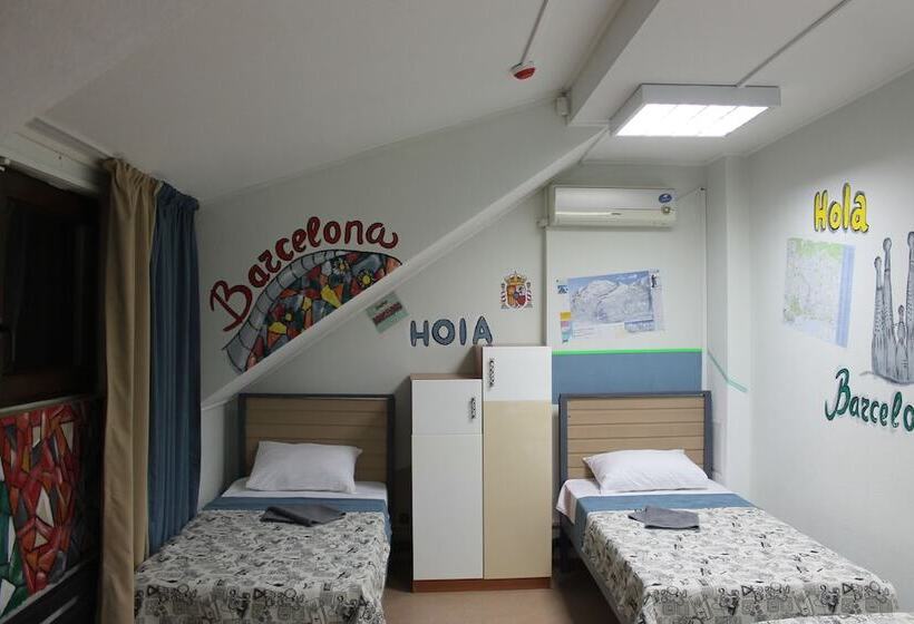 سرير فى غرفة مشتركه, Boutique Hostel Be Happy