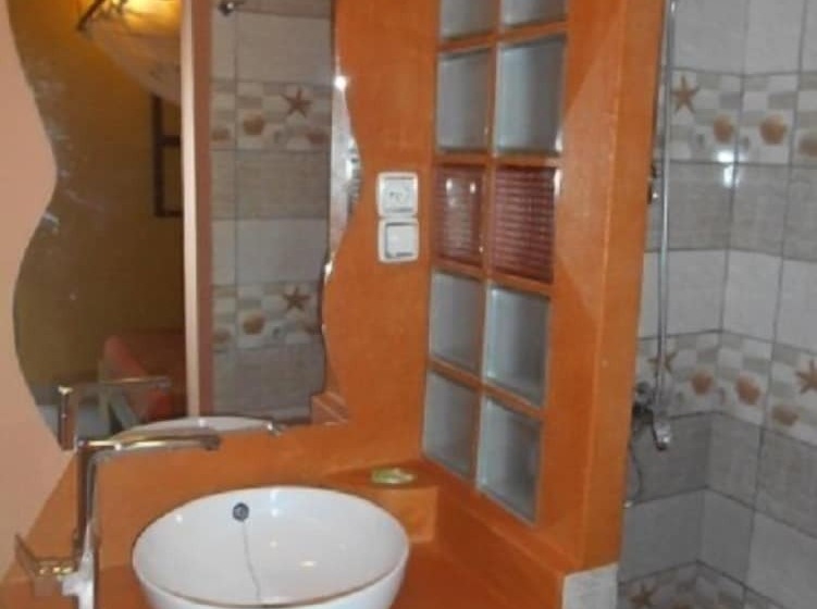 اتاق استاندارد سه تخته با چشم‌انداز باغ, Trecicogne