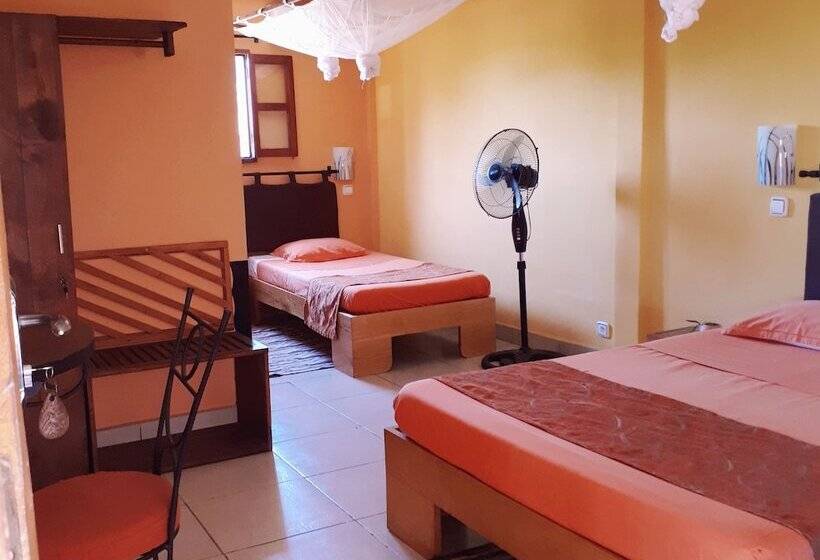 اتاق استاندارد سه تخته با چشم‌انداز باغ, Trecicogne