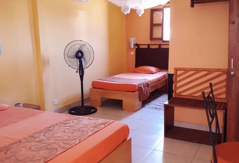 اتاق استاندارد سه تخته با چشم‌انداز باغ, Trecicogne