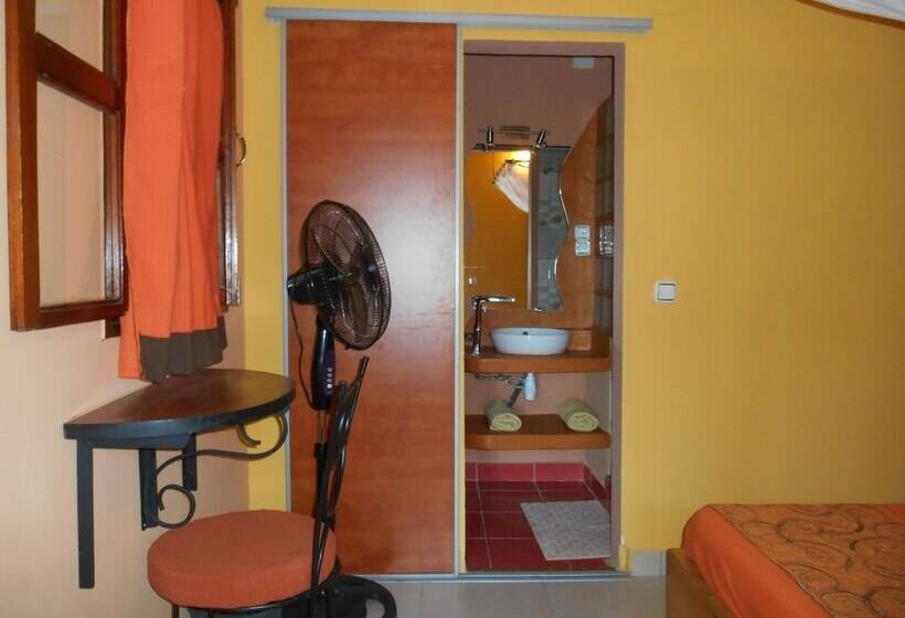 اتاق استاندارد با چشم‌انداز باغ, Trecicogne