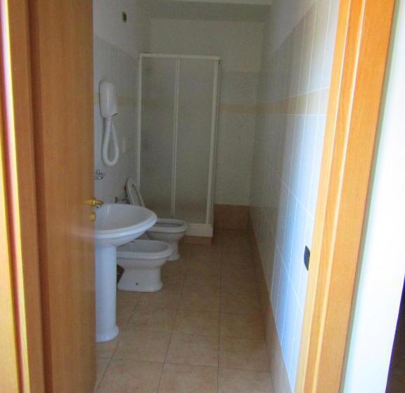 غرفة قياسية ثلاثية, Grand Hostel Calabria