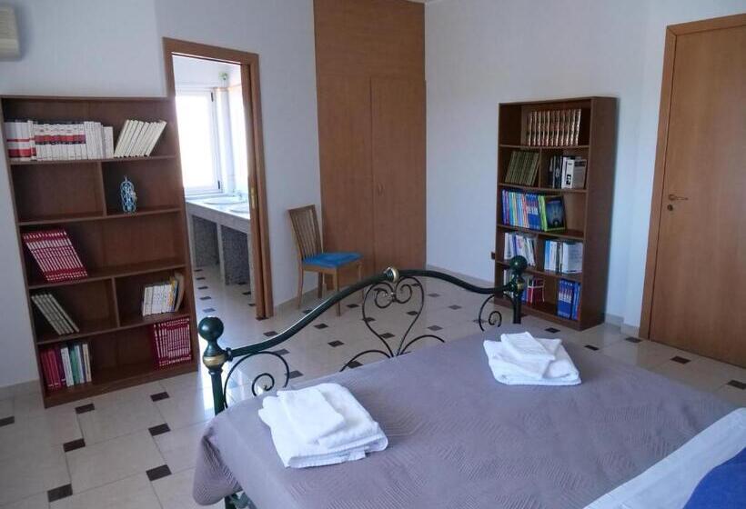 شقة غرفة واحدة مزودة بتراس, Grand Hostel Calabria