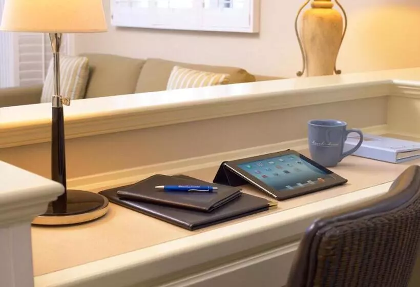 سوییت با چشم‌انداز دریا, Beach House Hotel At Hermosa Beach