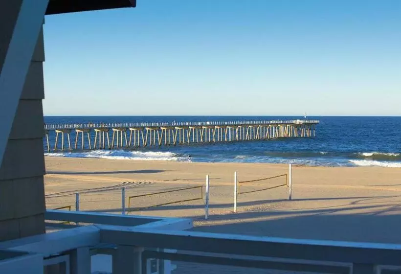 سوییت با چشم‌انداز دریا, Beach House Hotel At Hermosa Beach