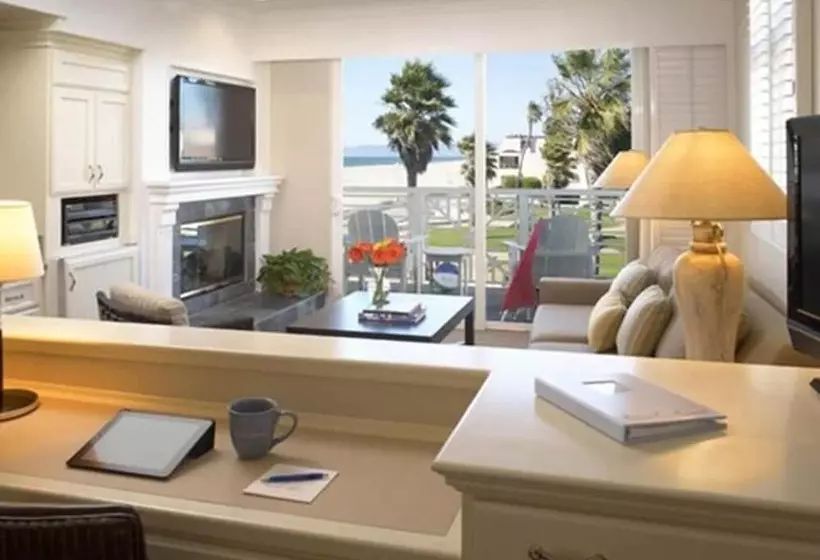 سوییت با چشم‌انداز جانبی دریا, Beach House Hotel At Hermosa Beach