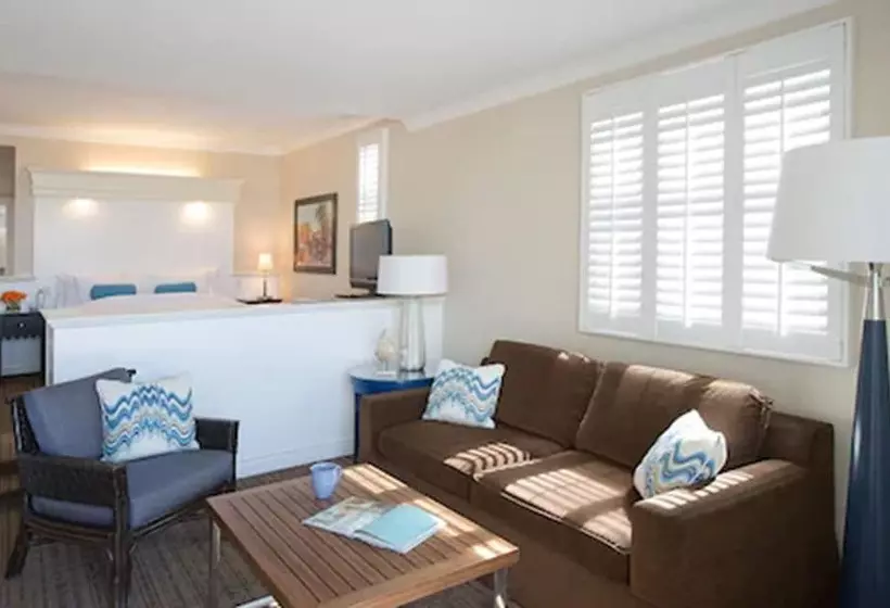 سوییت با چشم‌انداز جانبی دریا, Beach House Hotel At Hermosa Beach