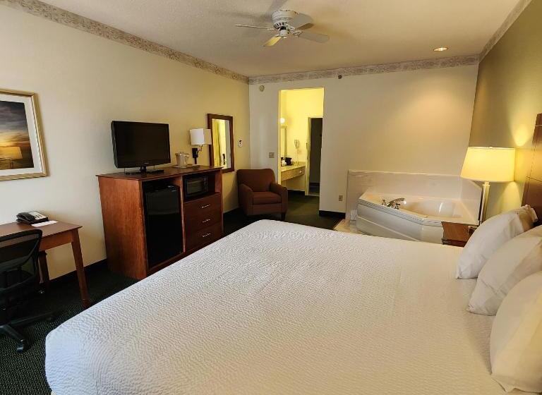 자쿠지 스위트, Baymont By Wyndham Mackinaw City