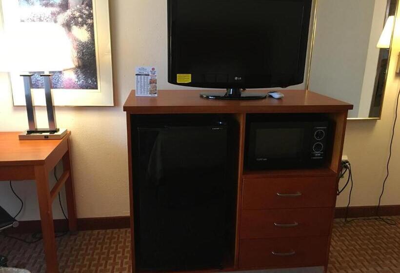 חדר דלוקס עם מיטת קינג, Baymont By Wyndham St. Joseph/stevensville