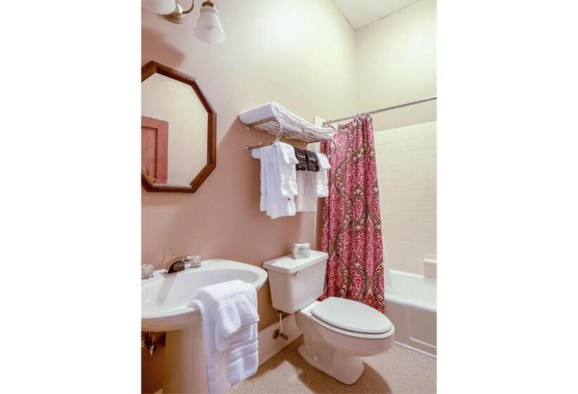 غرفة قياسية, Belmont Inn