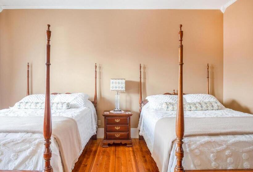 غرفه قياسيه سريرين مزدوجين, Belmont Inn