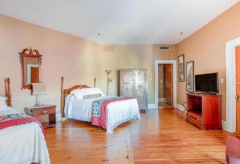 غرفه قياسيه سريرين مزدوجين, Belmont Inn