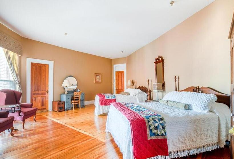 غرفه قياسيه سريرين مزدوجين, Belmont Inn