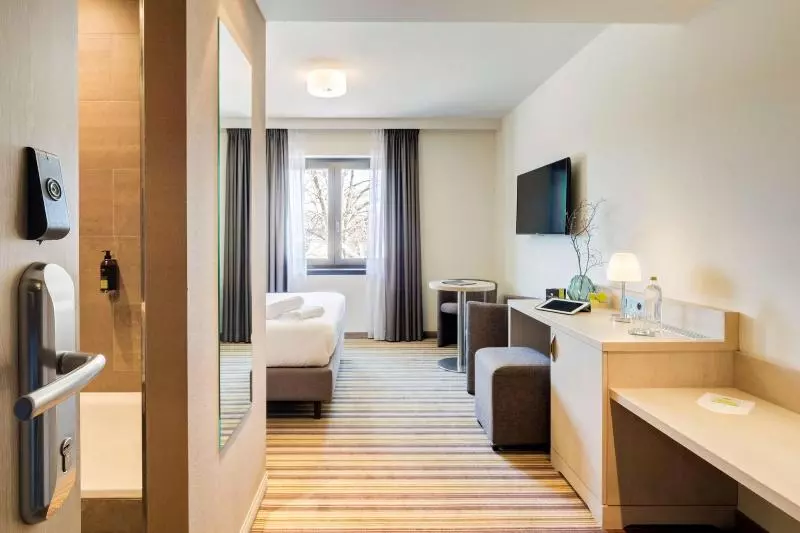 キングサイズベッドのスイートルーム, Best Western Plus Ambassador Suites