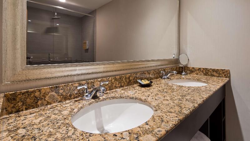 Люкс Кровать Кинг, Best Western Plus Ambassador Suites