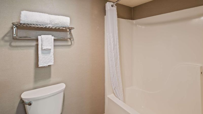 מיטת קינג בסוויטה, Best Western Plus Executive Suites Albuquerque