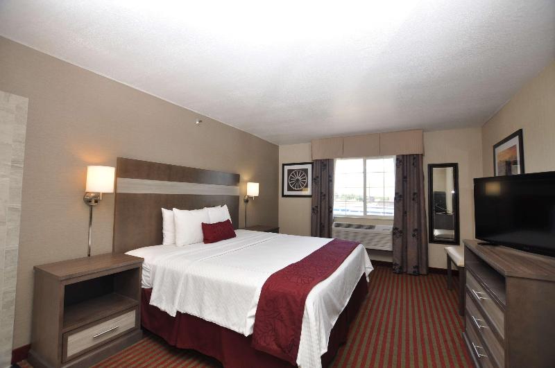 מיטת קינג בסוויטה, Best Western Plus Executive Suites Albuquerque