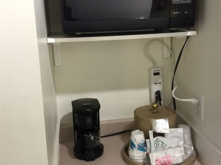 带特大床的标准间, Camden Riverhouse Hotel And Inn