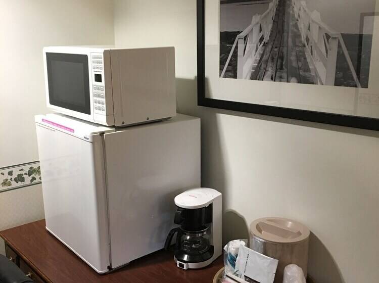 带特大床的标准间, Camden Riverhouse Hotel And Inn