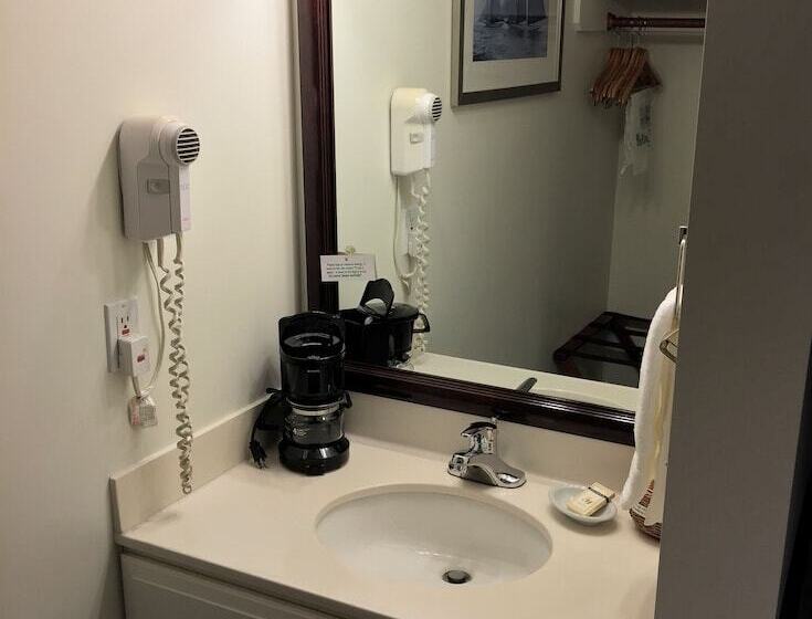 带大床的标准间, Camden Riverhouse Hotel And Inn