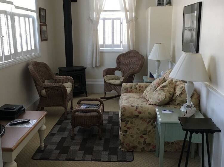 Номер Стандарт, Camden Riverhouse Hotel And Inn
