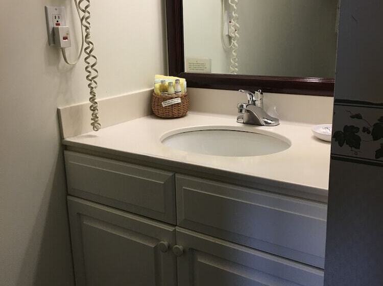 带特大床的标准间, Camden Riverhouse Hotel And Inn