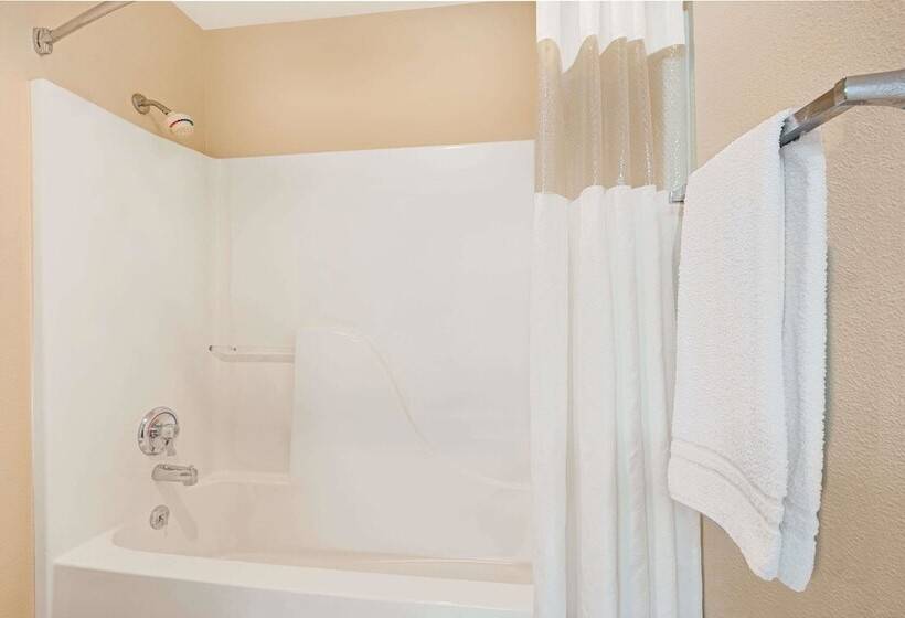 סוויטה, Days Inn & Suites By Wyndham Kansas City   Chiefs Arrowhead Stadium