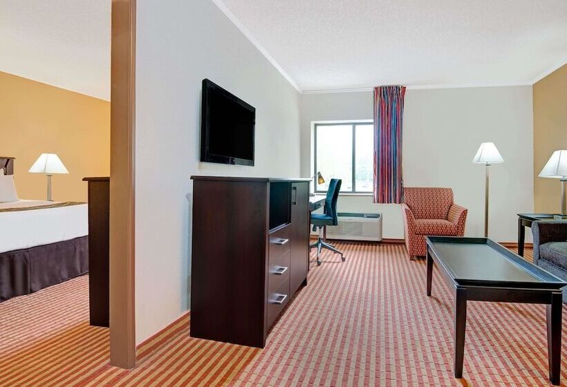 סוויטה, Days Inn & Suites By Wyndham Kansas City   Chiefs Arrowhead Stadium