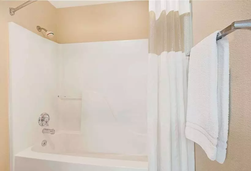 スタンダードルーム, Days Inn & Suites By Wyndham Kansas City   Chiefs Arrowhead Stadium