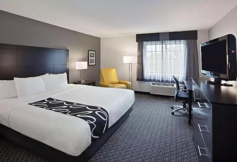 キングサイズベッドのスタンダードルーム, La Quinta By Wyndham Cleveland Macedonia
