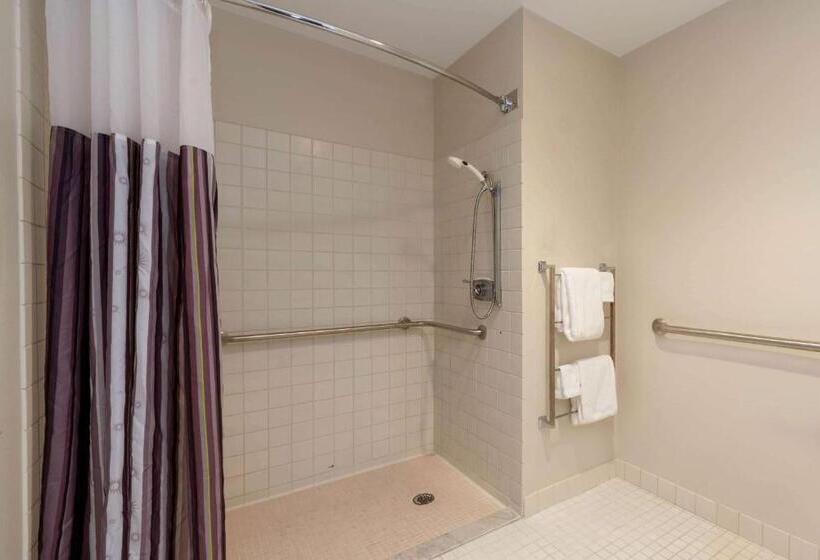 غرفة قياسية لذوى الاحتياجات الخاصة, La Quinta By Wyndham Cleveland Macedonia