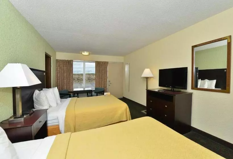 キングサイズベッドのスイートルーム, Quality Inn Huntingburg Jasper