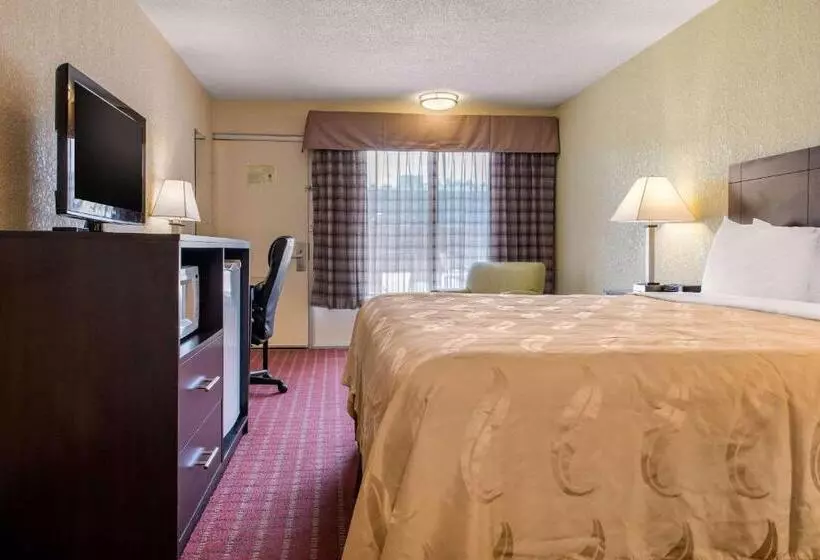 キングサイズベッドのスタンダードルーム, Quality Inn Huntingburg Jasper