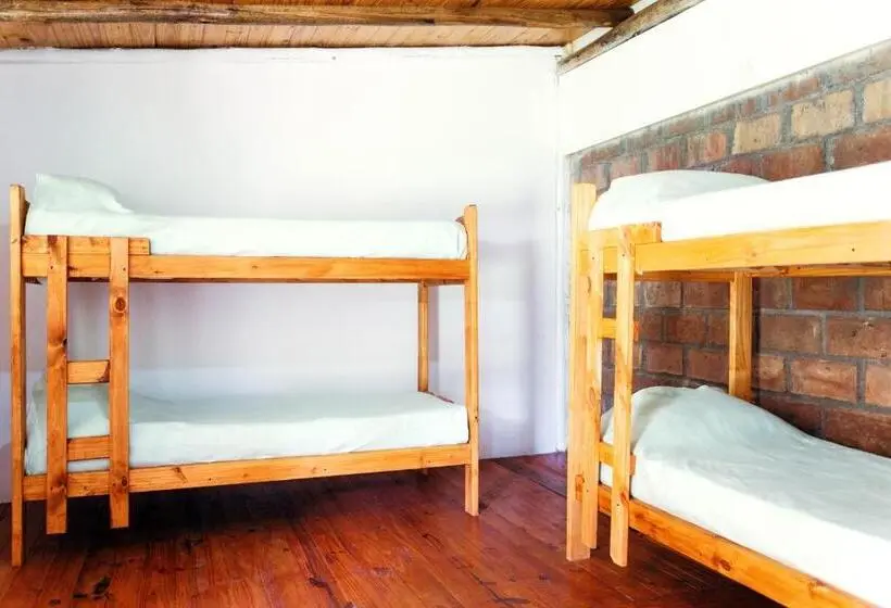 Standard Neljän Hengen Huone Jaettu Kylpyhuone, Sigrum Hostel