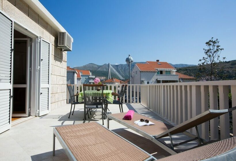 דירת 2 חדרים עם טרסה, Aida Apartments And Rooms