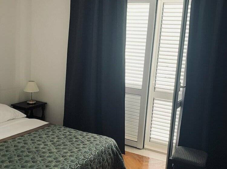 דירת 2 חדרים עם טרסה, Aida Apartments And Rooms