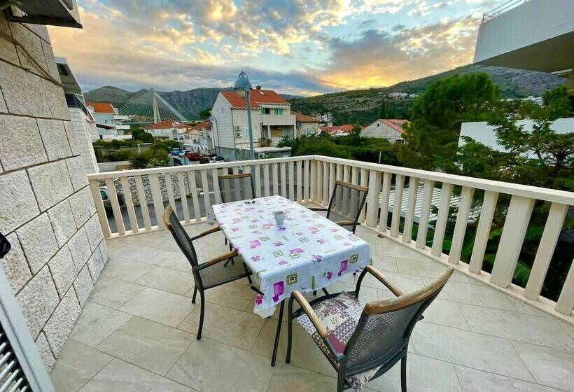 דירת 2 חדרים עם טרסה, Aida Apartments And Rooms