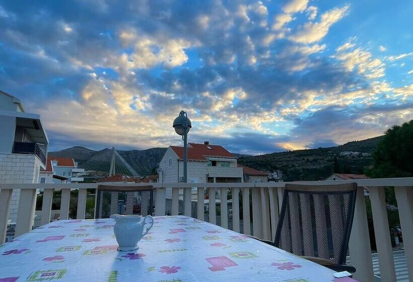 דירת 2 חדרים עם טרסה, Aida Apartments And Rooms