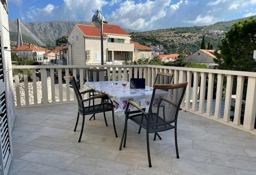 דירת 2 חדרים עם טרסה, Aida Apartments And Rooms