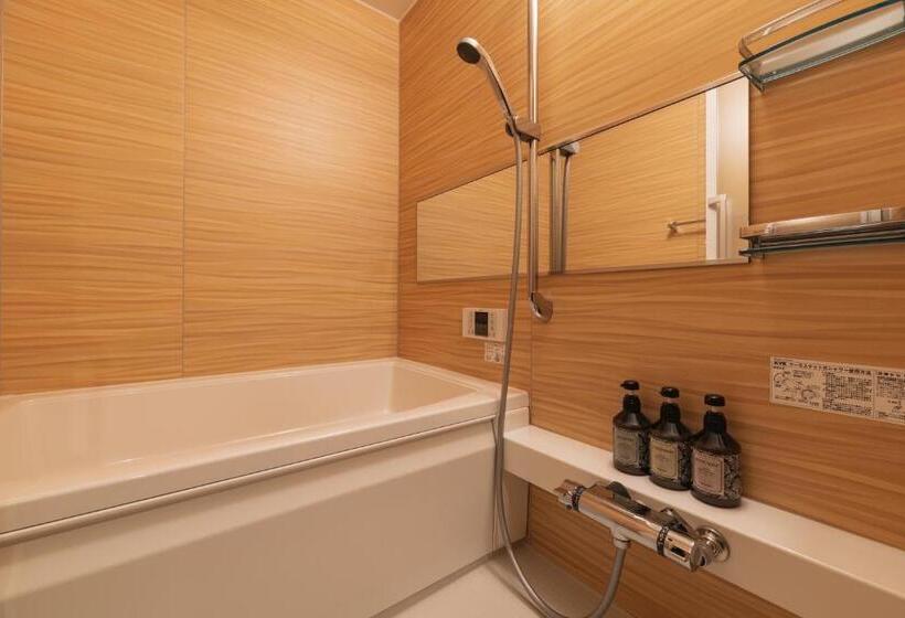 Quarto Triplo Superior, Grand Base Iolani